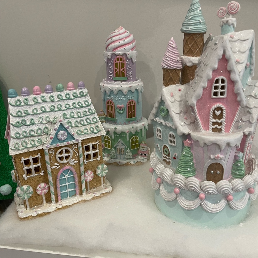 Candyland LED Gingerbread House Holiday Decor Set